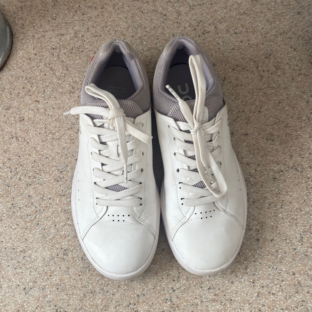 ON Cloud The Roger sneakers